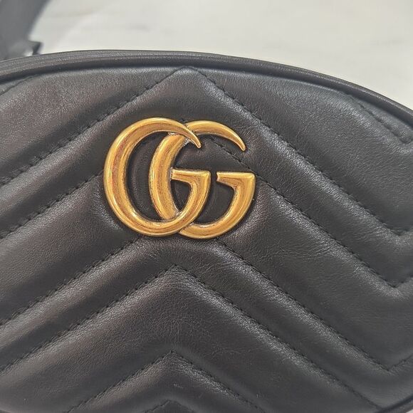 Gucci Black Leather Belt with Gold Accent - Picture 2 of 15